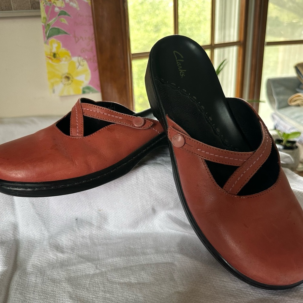 Salmon pink Clarks size 10. Worn, but still has some life left.